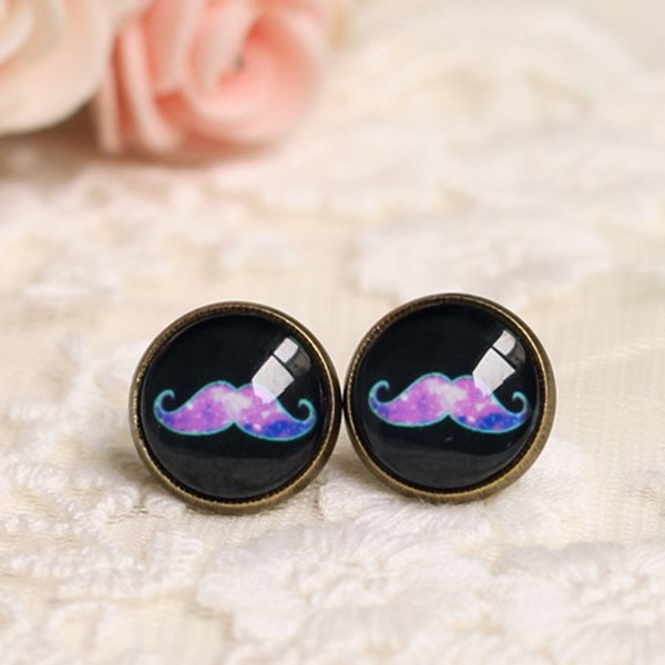 Cute Shiny Mustache Earrings Ear Clip Male And Female Models On Luulla Cute Shiny Mustache Earrings Ear Clip Male And Female Models